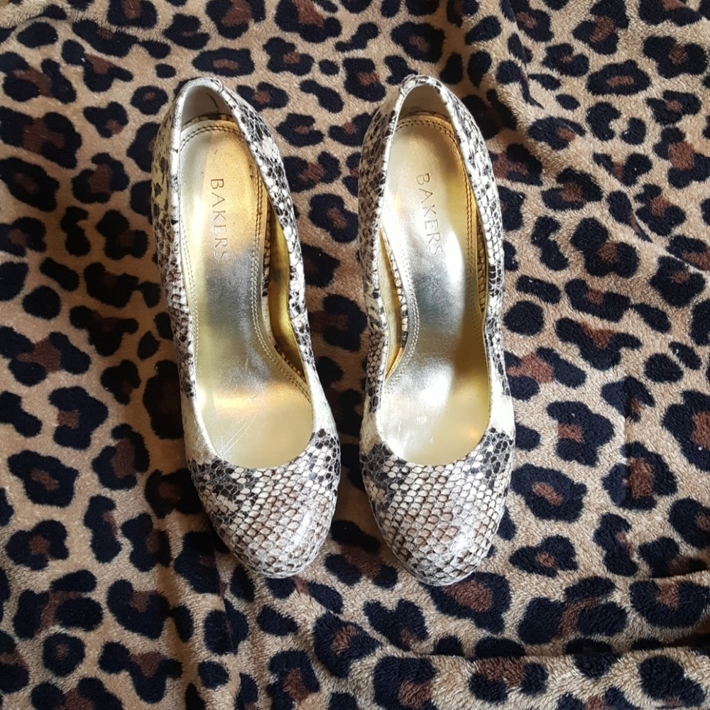 Snake Skin Bakers Heels/ Size 9